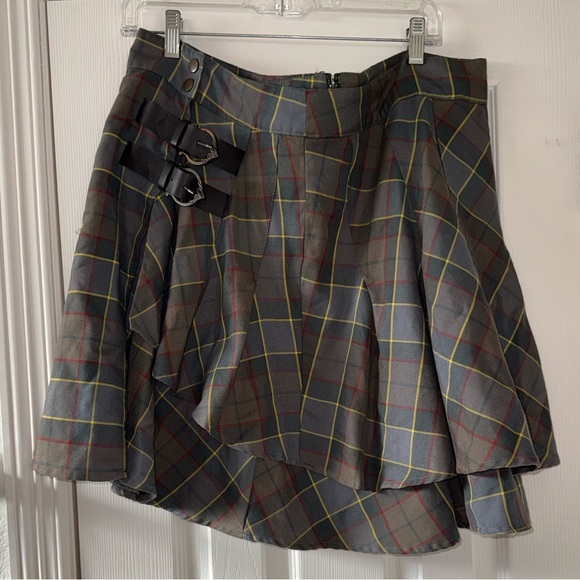 Torrid Exclusive Outlander Collection Plaid Kilt Skirt - Fraser Clan Tartan - Picture 3 of 6